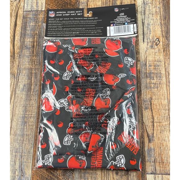 Northwest NFL 3 Piece Team Color and Logo Chef Set: Apron, Oven Mitt & Chef Hat - Picture 5 of 8